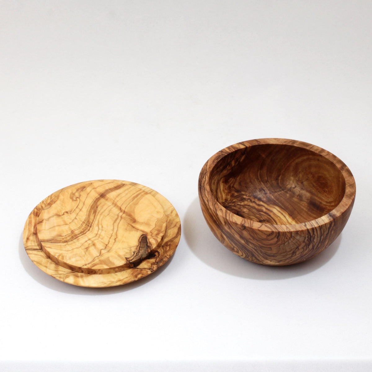 Skål med låg i oliventræ, diameter 10,5 cm, højde 6,5 cm